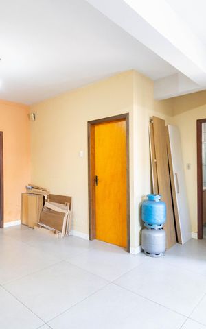 Casa à venda com 150m², 4 quartos e 2 vagas Casa à venda com 150m², 4 quartos e 2 vagasSala