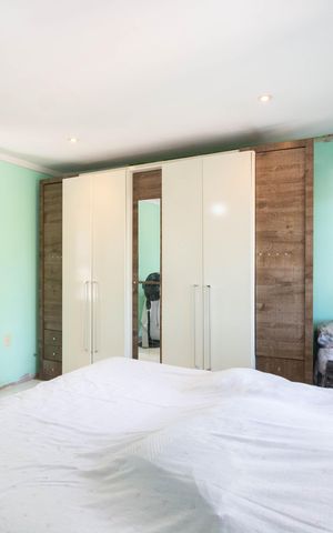 Casa à venda com 150m², 4 quartos e 2 vagas Casa à venda com 150m², 4 quartos e 2 vagasQuarto