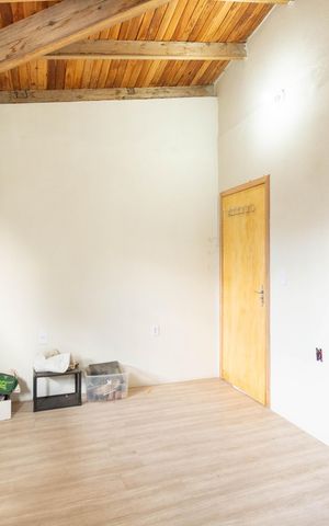 Casa à venda com 150m², 4 quartos e 2 vagas Casa à venda com 150m², 4 quartos e 2 vagasCobertura