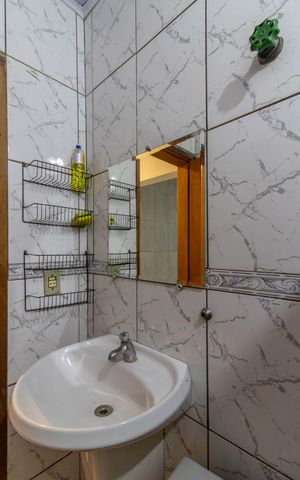 Casa à venda com 156m², 3 quartos e 2 vagas Casa à venda com 156m², 3 quartos e 2 vagasBanheiro