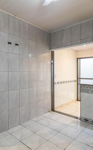 Casa à venda com 156m², 3 quartos e 2 vagas Casa à venda com 156m², 3 quartos e 2 vagasCopa