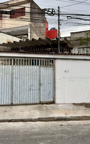 Casa à venda com 156m², 3 quartos e 2 vagas Casa à venda com 156m², 3 quartos e 2 vagasFachada
