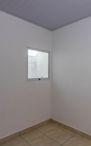 Casa à venda com 156m², 3 quartos e 2 vagas Casa à venda com 156m², 3 quartos e 2 vagasEscritorio