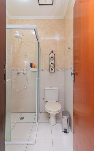 Casa à venda com 155m², 3 quartos e 4 vagas Casa à venda com 155m², 3 quartos e 4 vagasBanheiro social