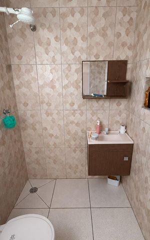Casa para alugar com 50m², 1 quarto e sem vaga Casa para alugar com 50m², 1 quarto e sem vagaBanheiro