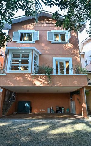 Casa de condomínio à venda com 310m², 4 quartos e 4 vagasFachada