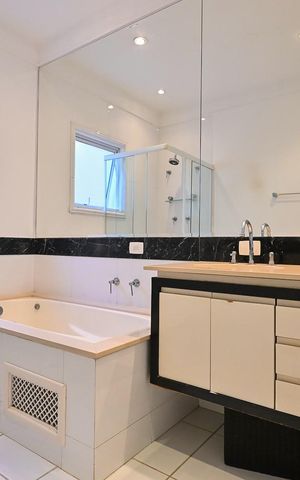 Casa de condomínio à venda com 310m², 4 quartos e 4 vagasBanheiro Suíte 2