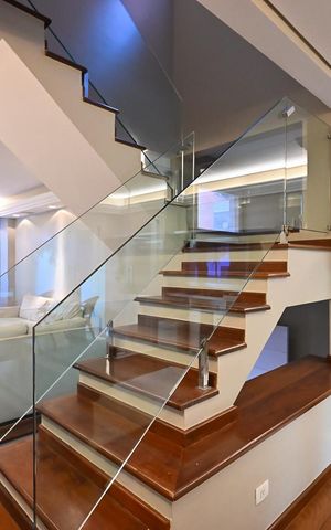 Casa de condomínio à venda com 310m², 4 quartos e 4 vagasSala