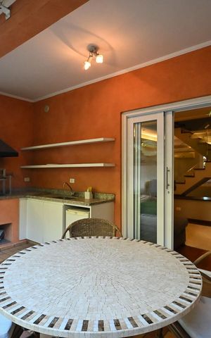 Casa de condomínio à venda com 310m², 4 quartos e 4 vagasVaranda