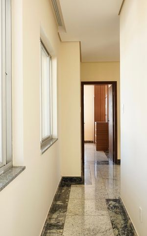 Casa à venda com 240m², 5 quartos e 3 vagasCorredor 