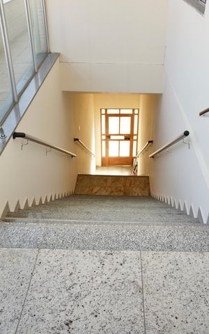 Casa à venda com 240m², 5 quartos e 3 vagasEscadas 