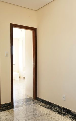 Casa à venda com 240m², 5 quartos e 3 vagasCorredor 