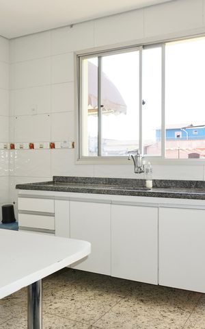 Casa à venda com 240m², 5 quartos e 3 vagasCozinha 1