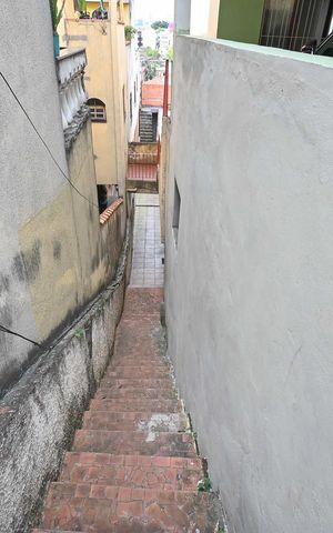 Casa para alugar com 360m², 2 quartos e 1 vagaEscada 