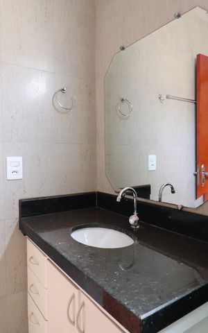 Casa para alugar com 270m², 5 quartos e 2 vagasBanheiro Social