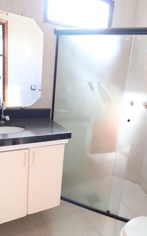 Casa para alugar com 270m², 5 quartos e 2 vagasBanheiro Social