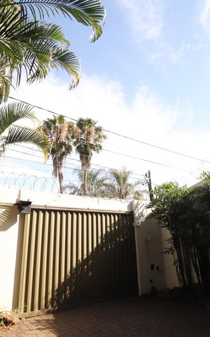 Casa para alugar com 270m², 5 quartos e 2 vagasFachada