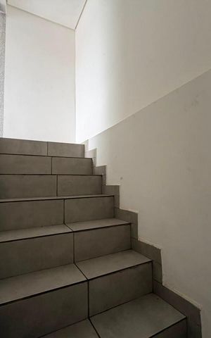Apartamento à venda com 50m², 2 quartos e 1 vaga Apartamento à venda com 50m², 2 quartos e 1 vagaEscada