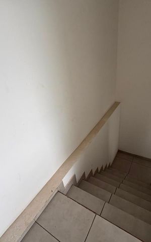 Apartamento à venda com 50m², 2 quartos e 1 vaga Apartamento à venda com 50m², 2 quartos e 1 vagaEscada