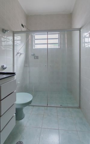 Casa à venda com 100m², 2 quartos e 1 vaga Casa à venda com 100m², 2 quartos e 1 vagaBanheiro