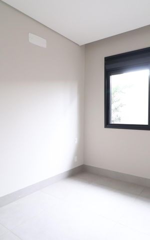 Casa de condomínio para alugar com 300m², 4 quartos e 4 vagasSuíte