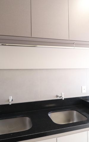 Casa de condomínio para alugar com 300m², 4 quartos e 4 vagasÁrea de Serviço