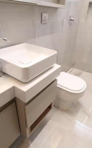 Casa de condomínio para alugar com 300m², 4 quartos e 4 vagasBanheiro da Suíte 3