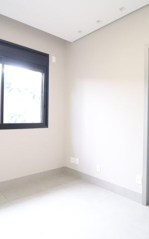 Casa de condomínio para alugar com 300m², 4 quartos e 4 vagasSuíte