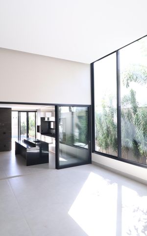Casa de condomínio para alugar com 300m², 4 quartos e 4 vagasSala