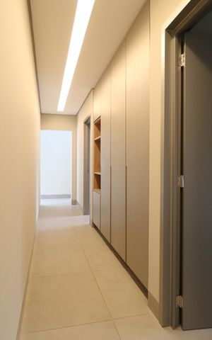 Casa de condomínio para alugar com 300m², 4 quartos e 4 vagasCorredor
