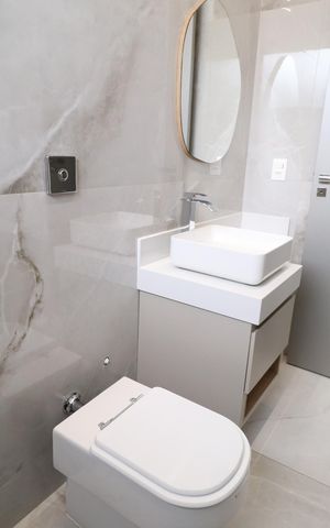 Casa de condomínio para alugar com 300m², 4 quartos e 4 vagasBanheiro da Suíte