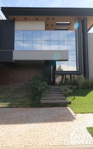 Casa de condomínio para alugar com 300m², 4 quartos e 4 vagasFachada