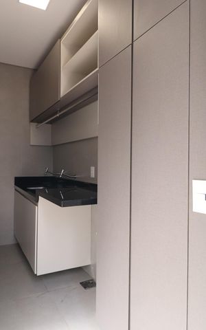 Casa de condomínio para alugar com 300m², 4 quartos e 4 vagasÁrea de Serviço