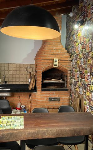 Casa à venda com 222m², 4 quartos e 2 vagas Casa à venda com 222m², 4 quartos e 2 vagasVaranda gourmet