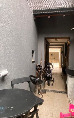 Casa à venda com 222m², 4 quartos e 2 vagas Casa à venda com 222m², 4 quartos e 2 vagasÁrea externa