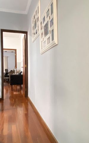 Casa à venda com 222m², 4 quartos e 2 vagas Casa à venda com 222m², 4 quartos e 2 vagasParte Superior
