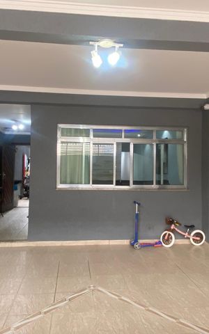 Casa à venda com 222m², 4 quartos e 2 vagas Casa à venda com 222m², 4 quartos e 2 vagasÁrea externa - Garagem