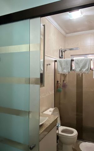 Casa à venda com 222m², 4 quartos e 2 vagas Casa à venda com 222m², 4 quartos e 2 vagasCloset - Banheiro da Suíte 2