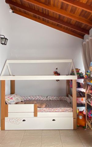 Casa à venda com 222m², 4 quartos e 2 vagas Casa à venda com 222m², 4 quartos e 2 vagasQuarto 4