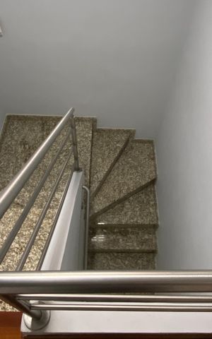 Casa à venda com 222m², 4 quartos e 2 vagas Casa à venda com 222m², 4 quartos e 2 vagasParte Superior - Escada