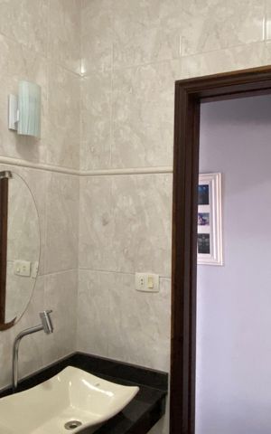 Casa à venda com 222m², 4 quartos e 2 vagas Casa à venda com 222m², 4 quartos e 2 vagasBanheiro 3