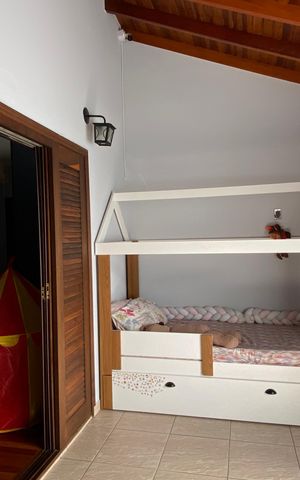 Casa à venda com 222m², 4 quartos e 2 vagas Casa à venda com 222m², 4 quartos e 2 vagasQuarto 4