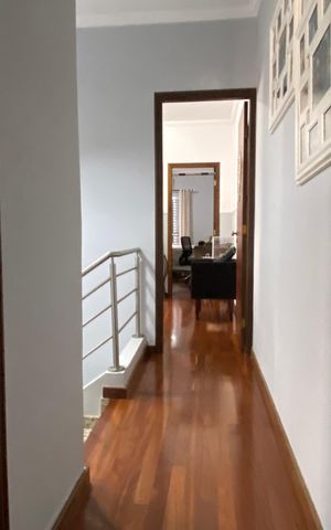 Casa à venda com 222m², 4 quartos e 2 vagas Casa à venda com 222m², 4 quartos e 2 vagasParte Superior