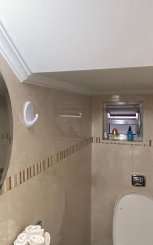 Casa à venda com 222m², 4 quartos e 2 vagas Casa à venda com 222m², 4 quartos e 2 vagasLavabo