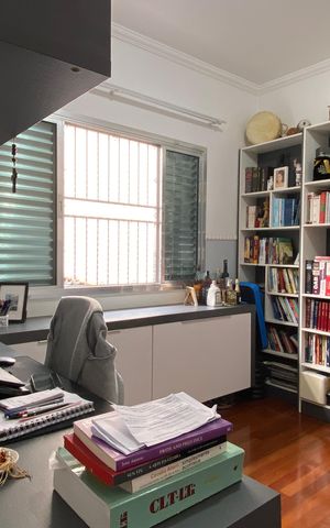 Casa à venda com 222m², 4 quartos e 2 vagas Casa à venda com 222m², 4 quartos e 2 vagasEscritório