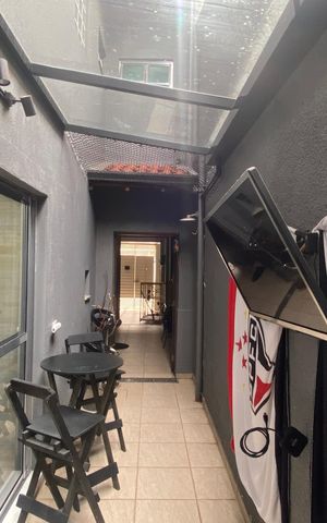 Casa à venda com 222m², 4 quartos e 2 vagas Casa à venda com 222m², 4 quartos e 2 vagasÁrea externa
