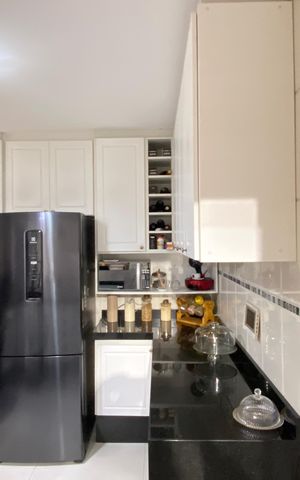 Casa à venda com 222m², 4 quartos e 2 vagas Casa à venda com 222m², 4 quartos e 2 vagasCozinha