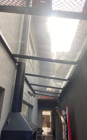 Casa à venda com 222m², 4 quartos e 2 vagas Casa à venda com 222m², 4 quartos e 2 vagasÁrea externa