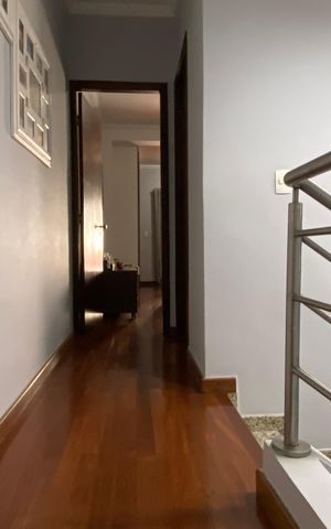 Casa à venda com 222m², 4 quartos e 2 vagas Casa à venda com 222m², 4 quartos e 2 vagasParte Superior