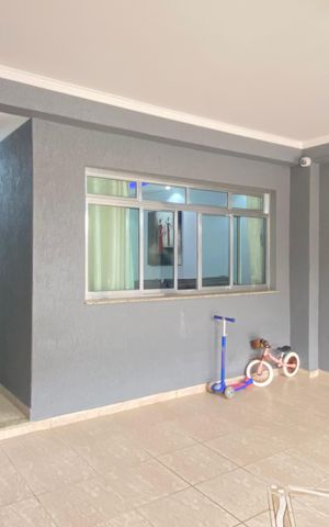 Casa à venda com 222m², 4 quartos e 2 vagas Casa à venda com 222m², 4 quartos e 2 vagasÁrea externa - Garagem